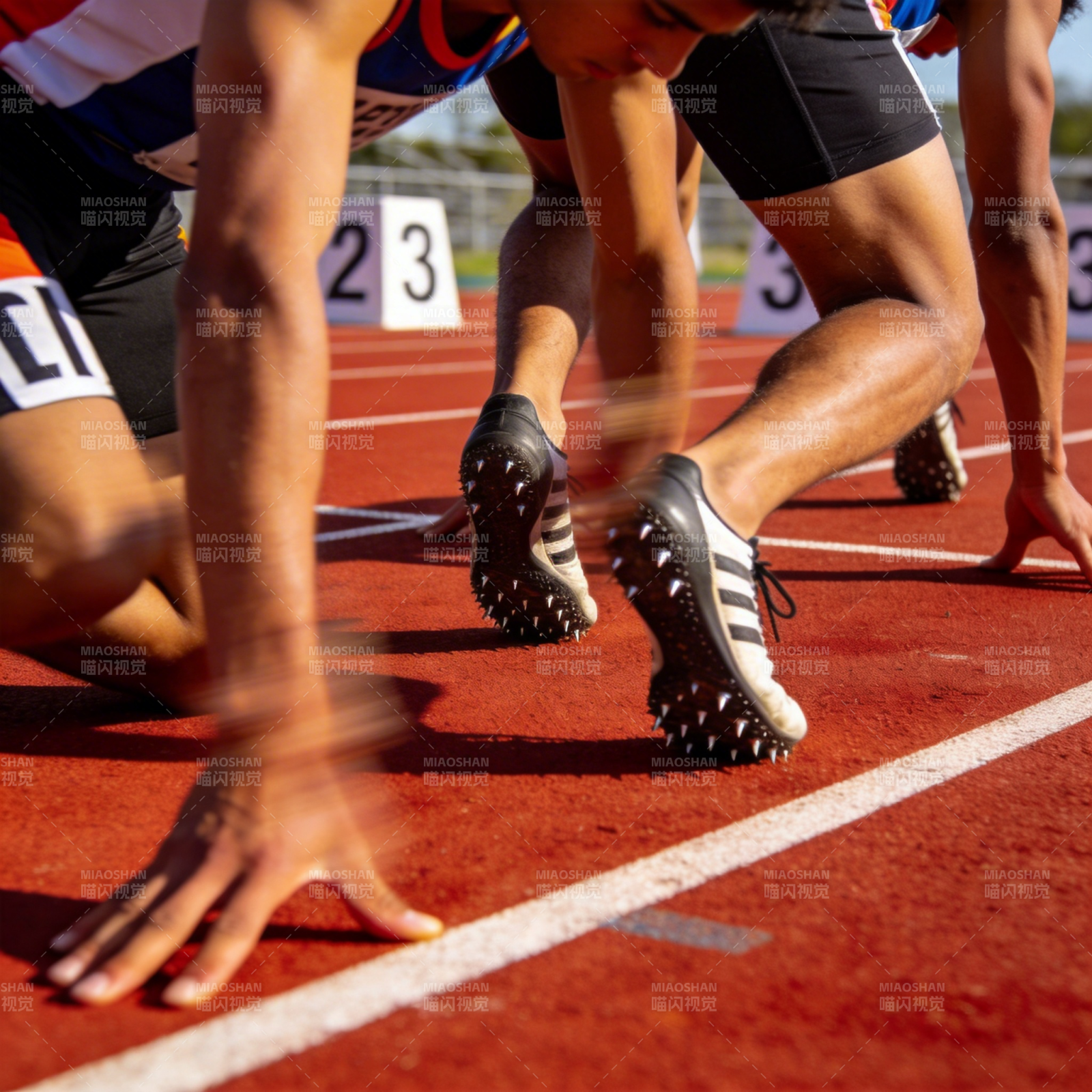 起跑瞬间 蓄势待发图片