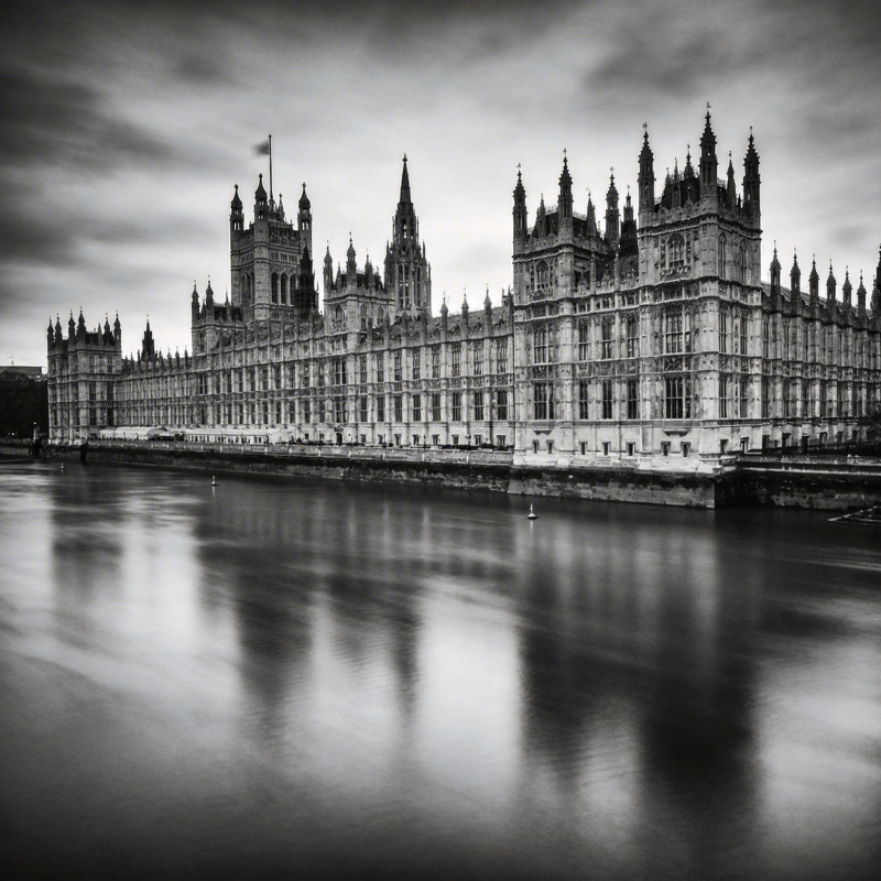 伦敦议会大厦倒影图片