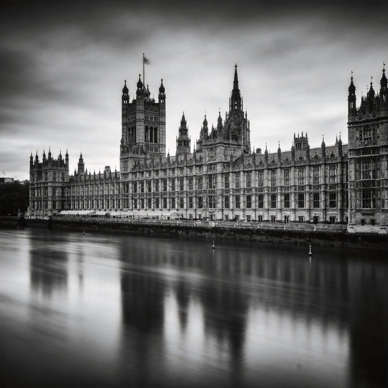 伦敦议会大厦倒影图片