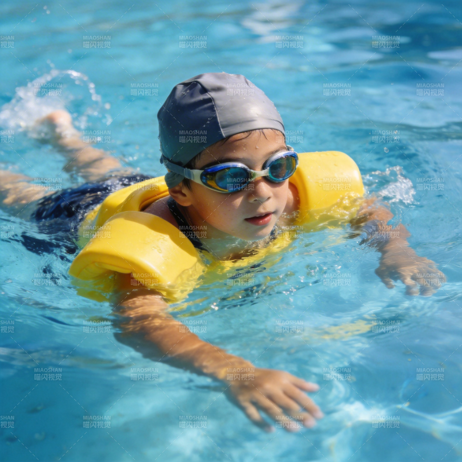 儿童游泳训练图片