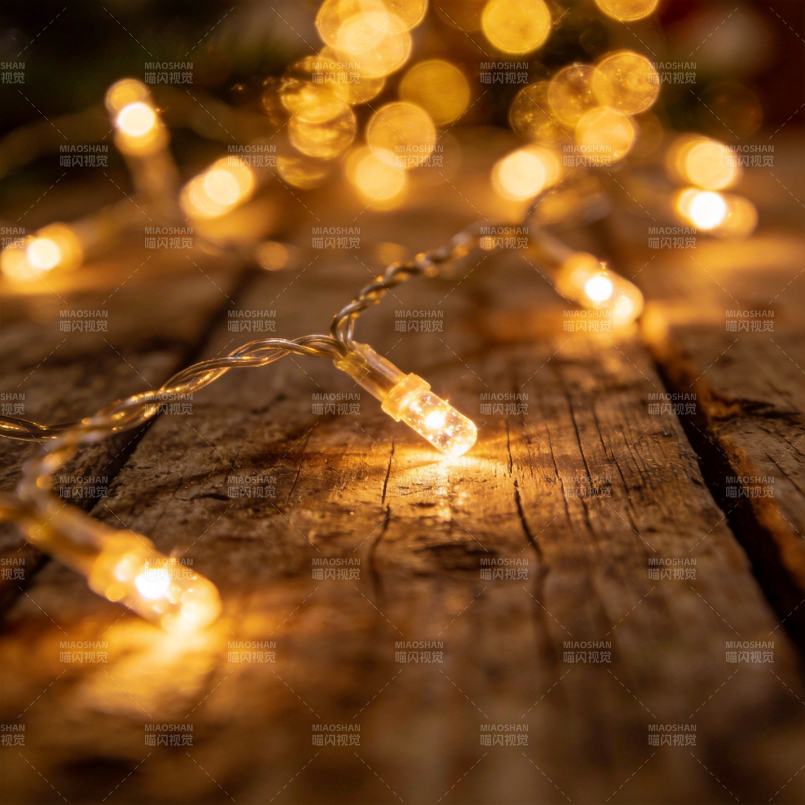 温暖的灯串光影图片