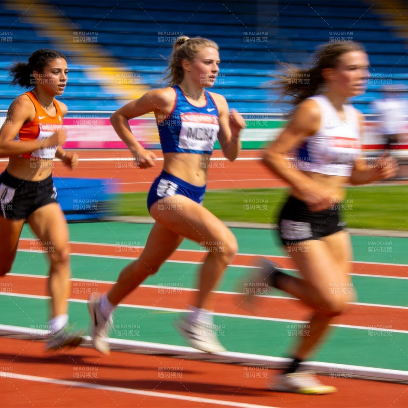 女子短跑激烈角逐图片