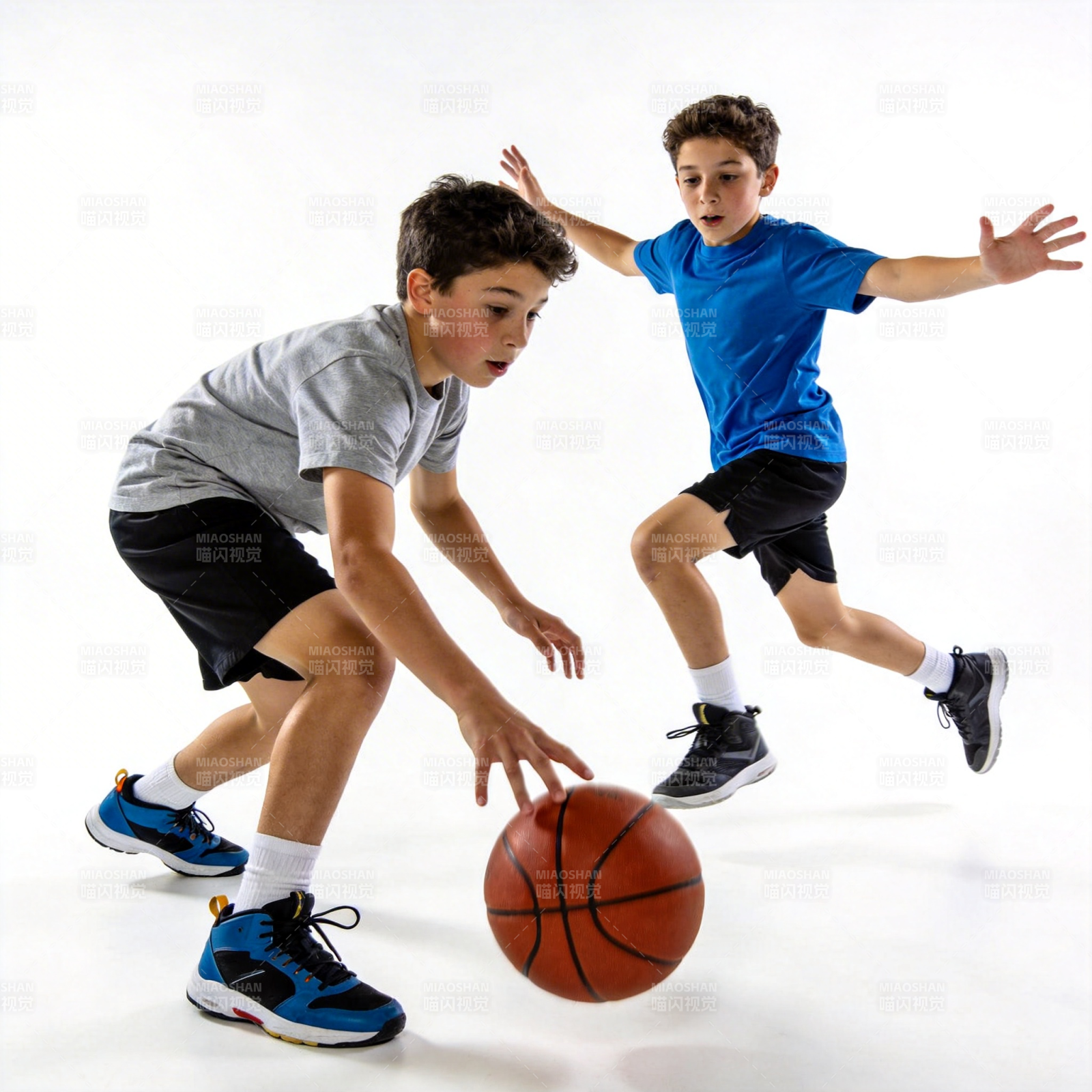 少年篮球对决图片