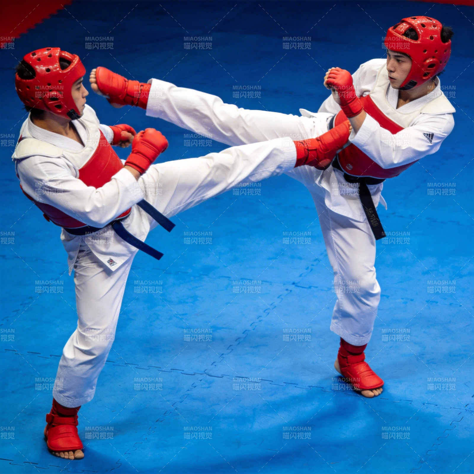 跆拳道对决瞬间图片