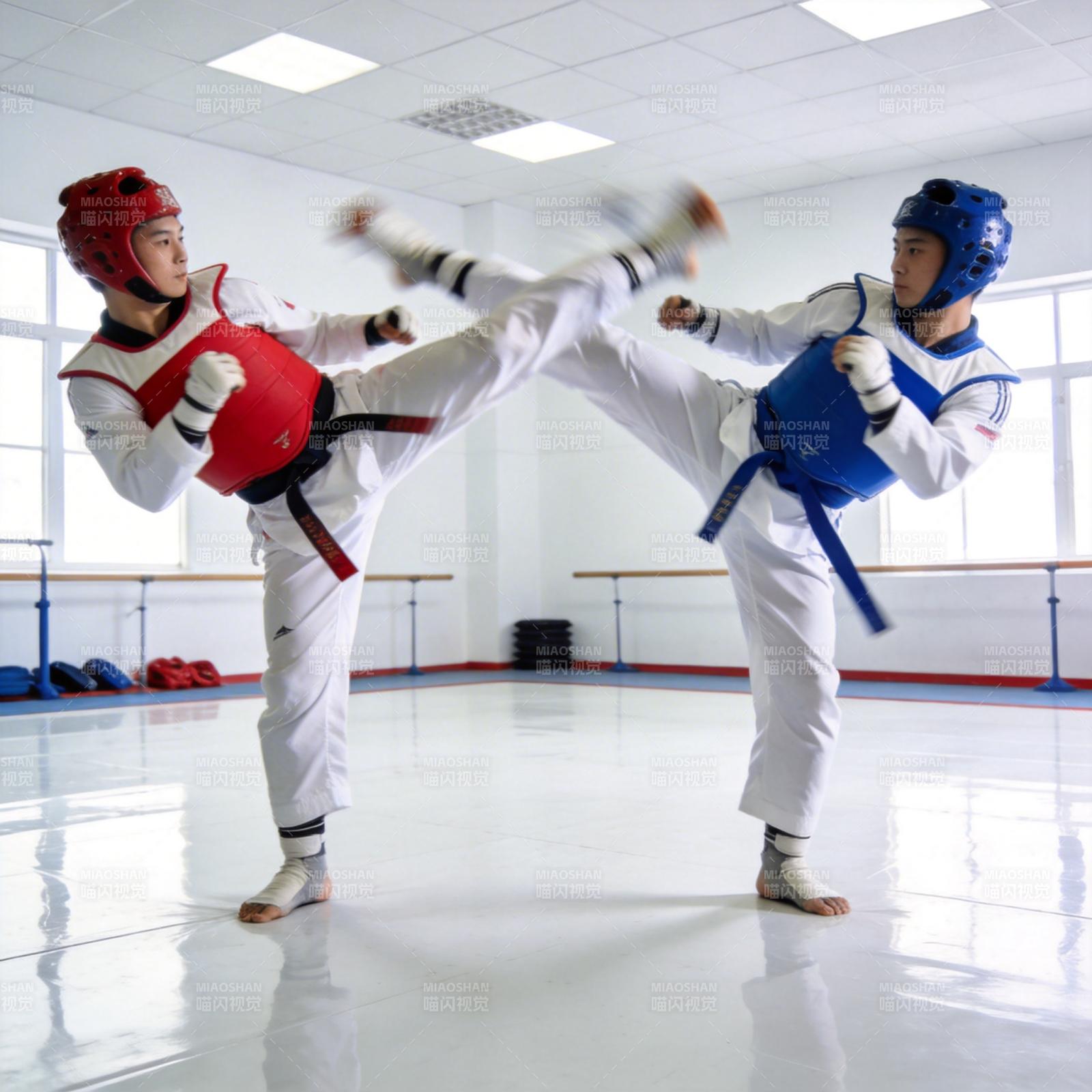 跆拳道对决瞬间图片