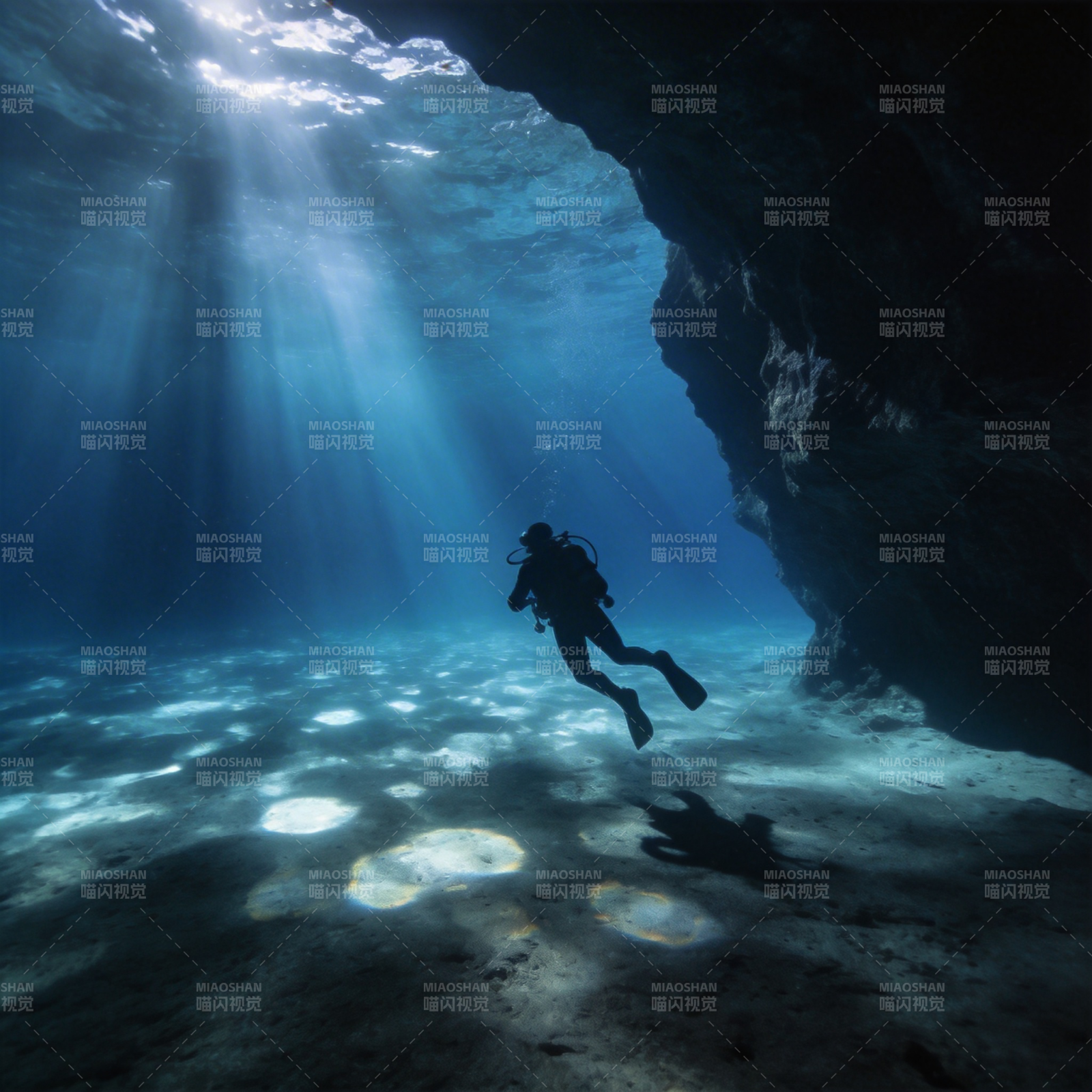 洞穴潜水探秘图片