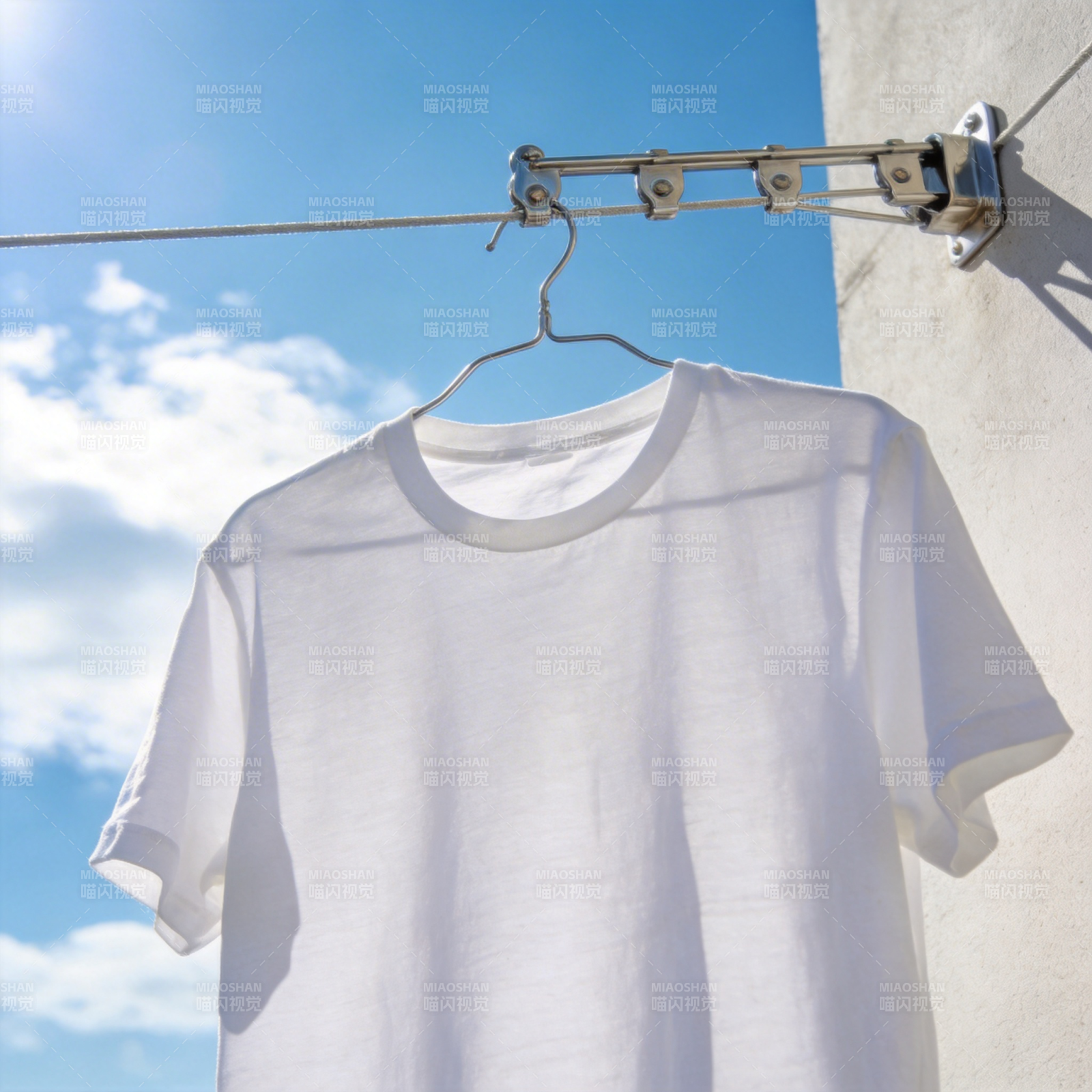 白T恤晒太阳图片