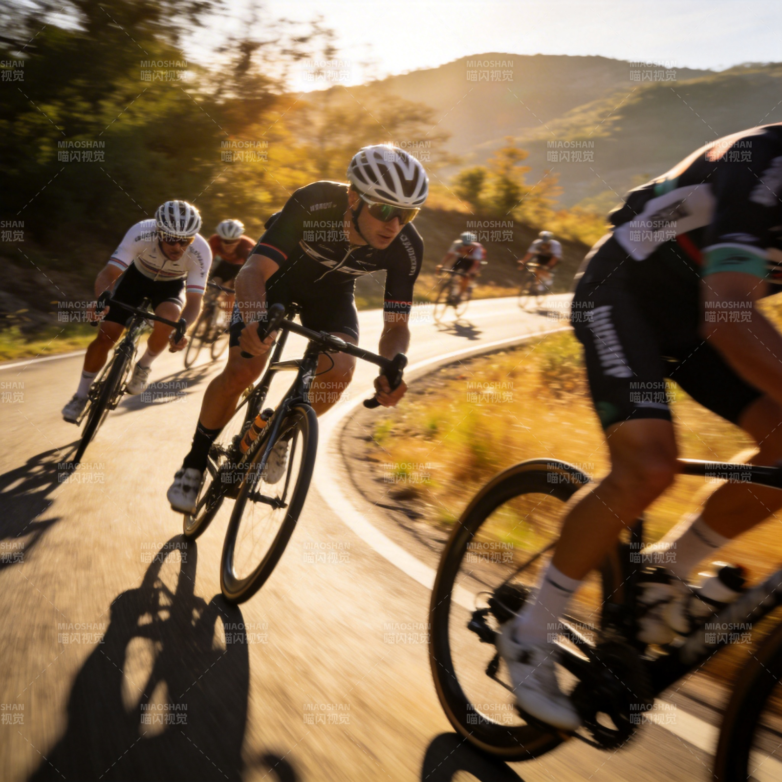 山地骑行竞速图片