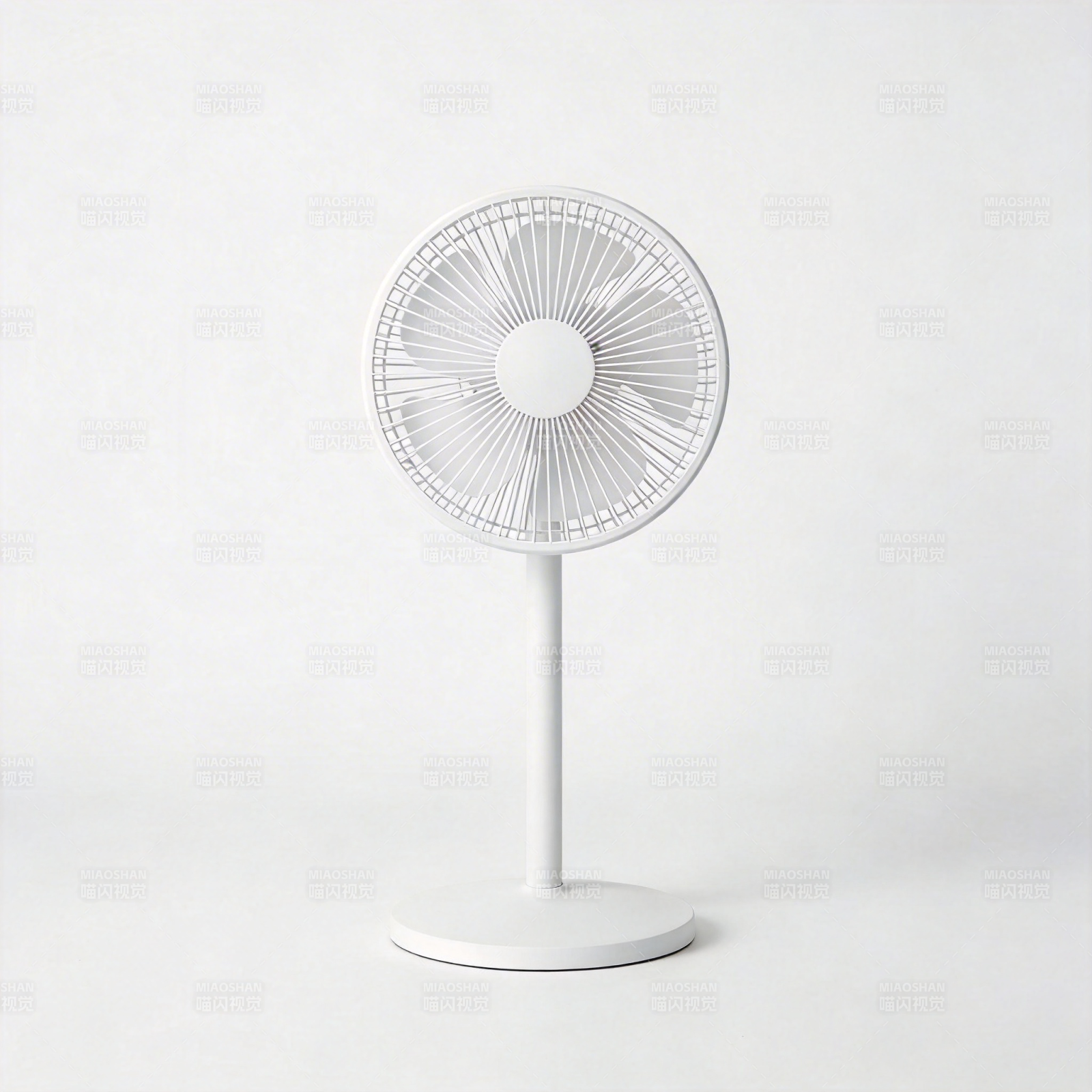 简约白色台扇图片