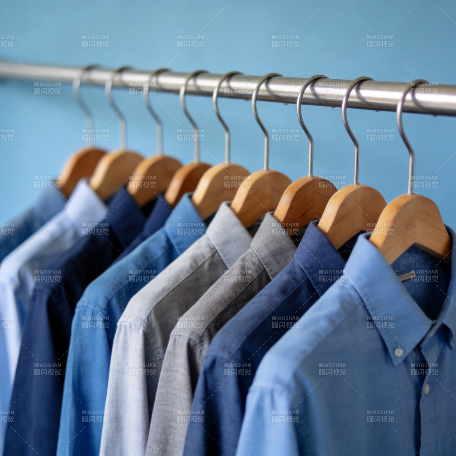衣架上的衬衫图片
