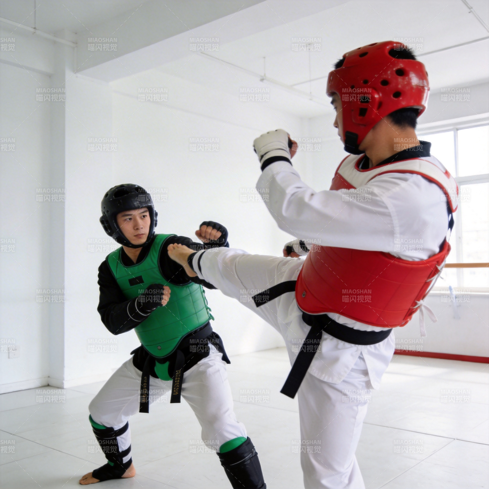 跆拳道对练瞬间图片