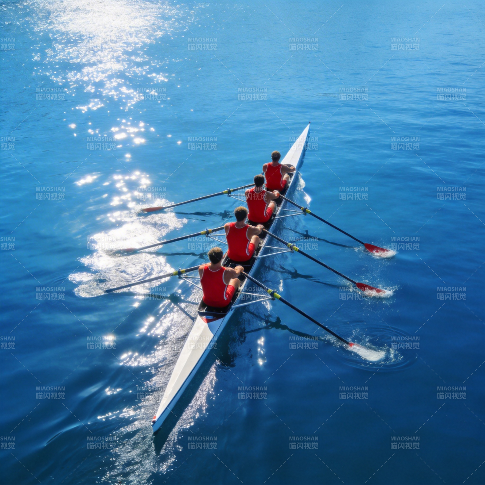 四人划艇竞速图片