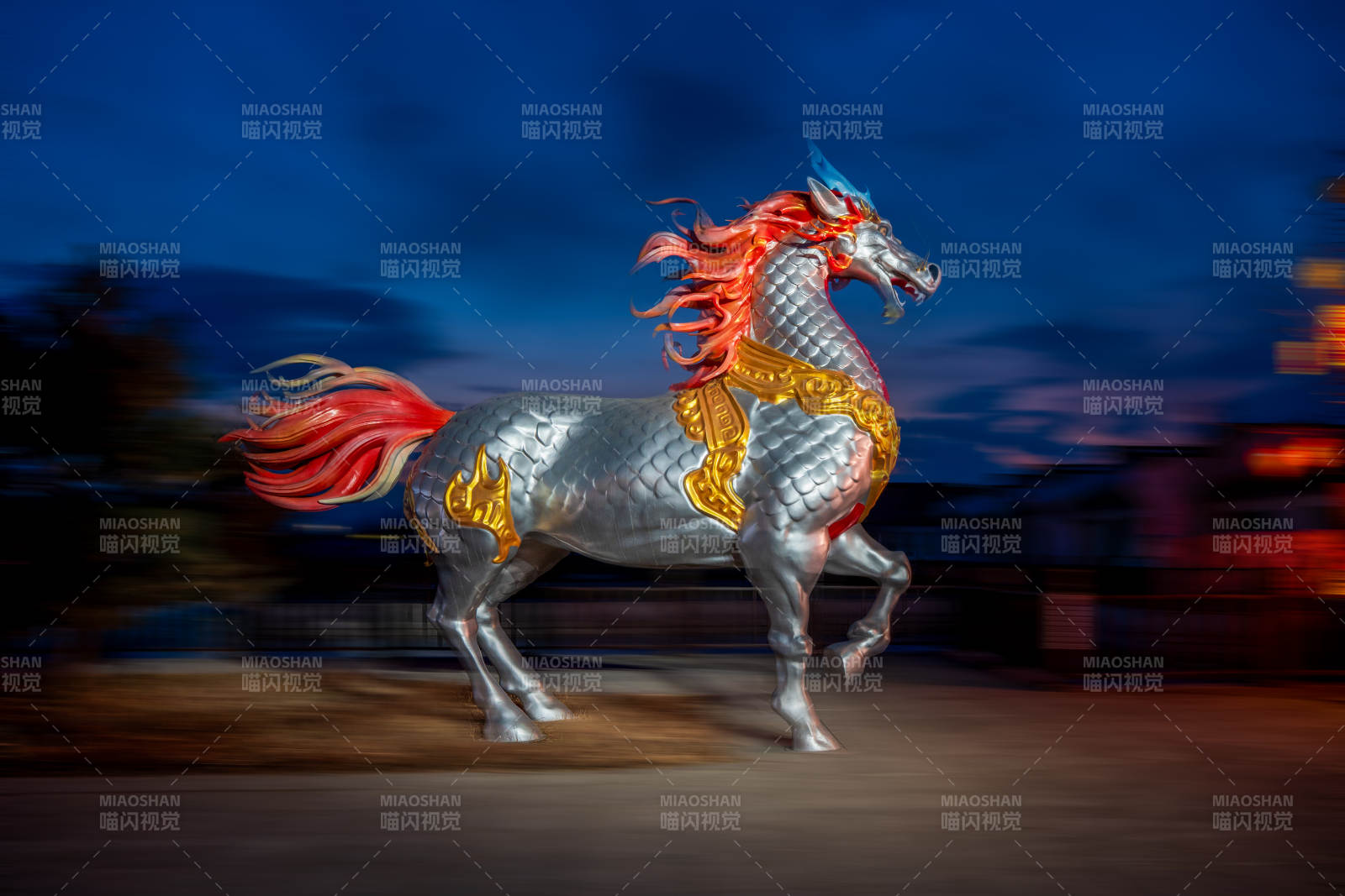 马年龙马奔腾夜景图片