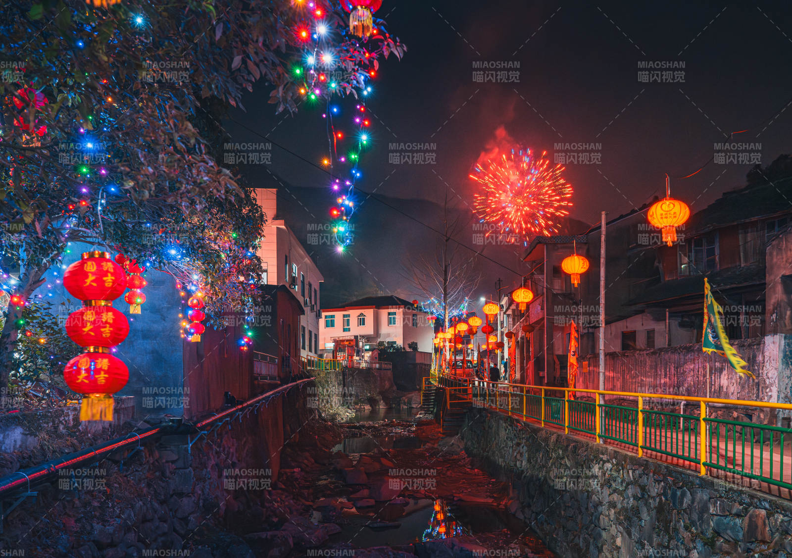 宁海乡村夜景烟花灯笼图片