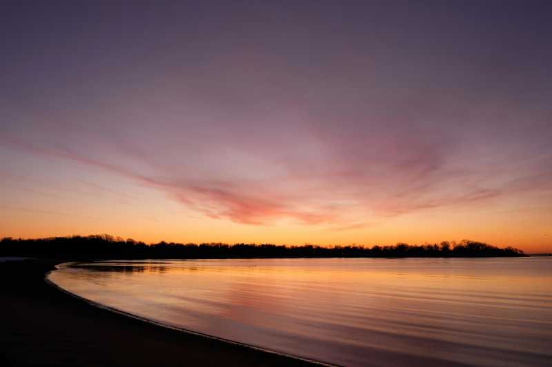 湖畔黄昏静谧美图片