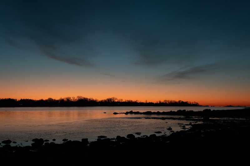 暮色湖畔落日图片