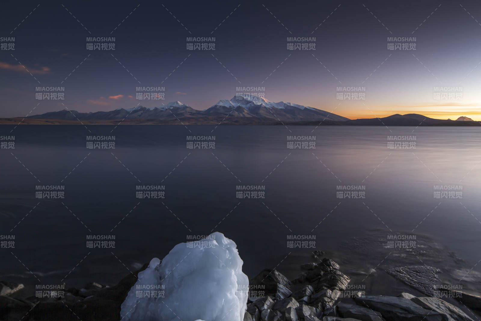 拉昂错日落图片