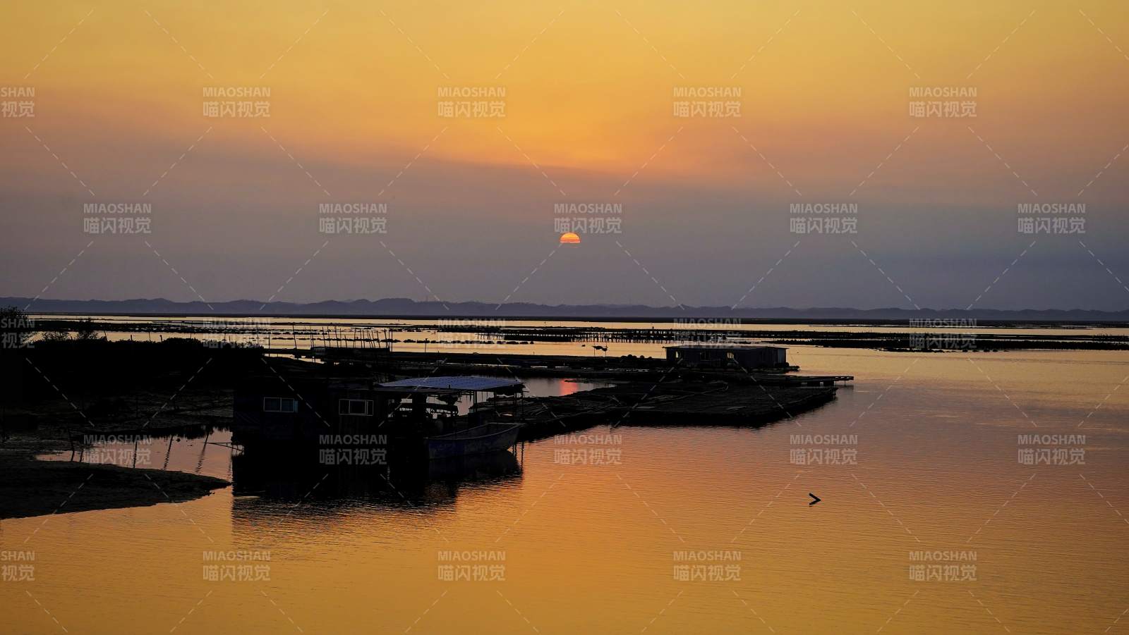 钦州夕阳下的码头图片