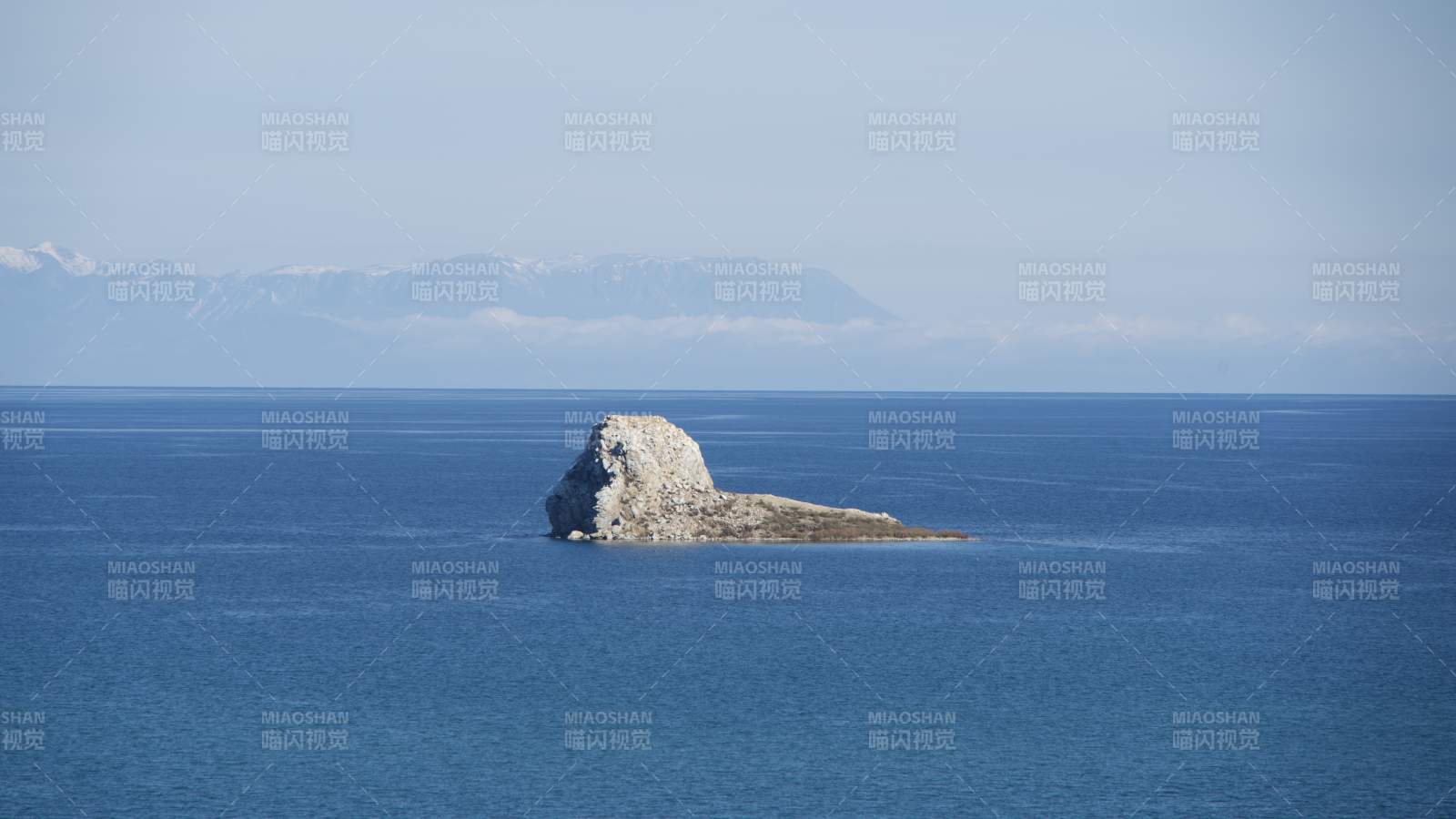 贝加尔湖狮身石图片