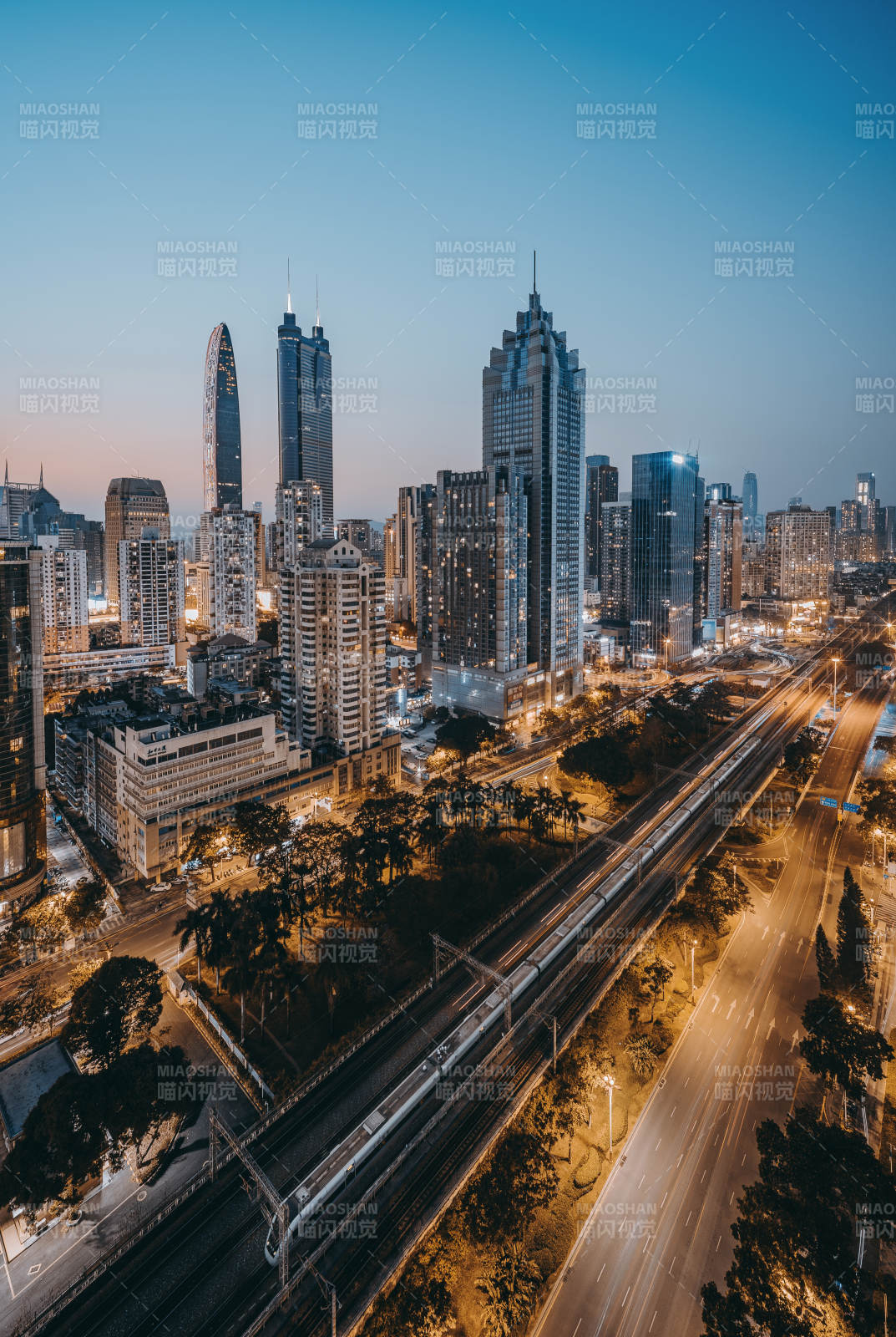 城市夜景璀璨灯火图片