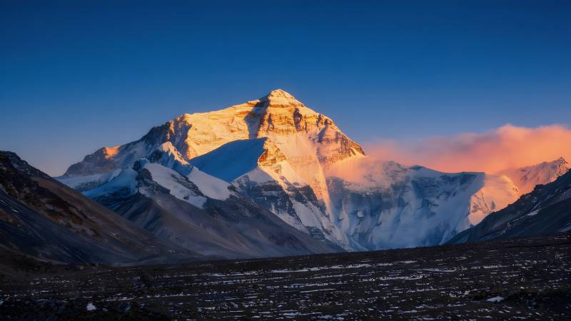 珠峰日出壮丽景色图片