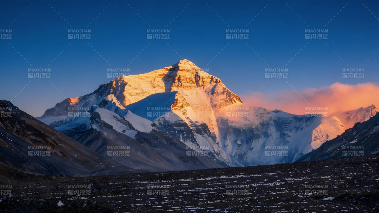 珠峰日出壮丽景色图片