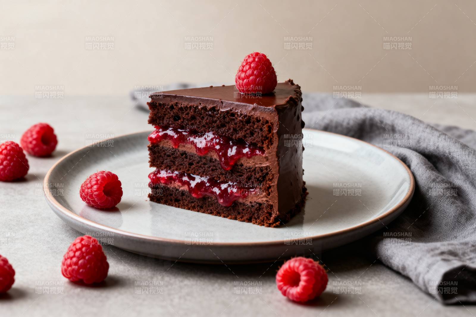 巧克力覆盆子蛋糕图片
