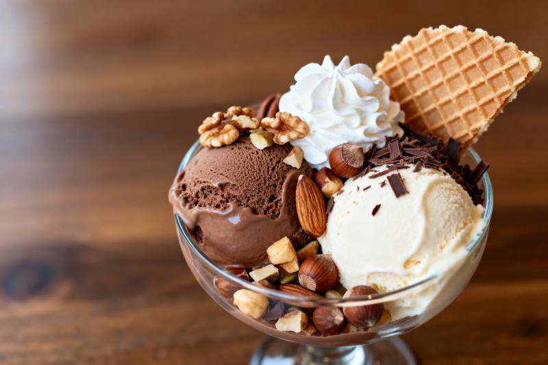 冰淇淋甜品杯图片