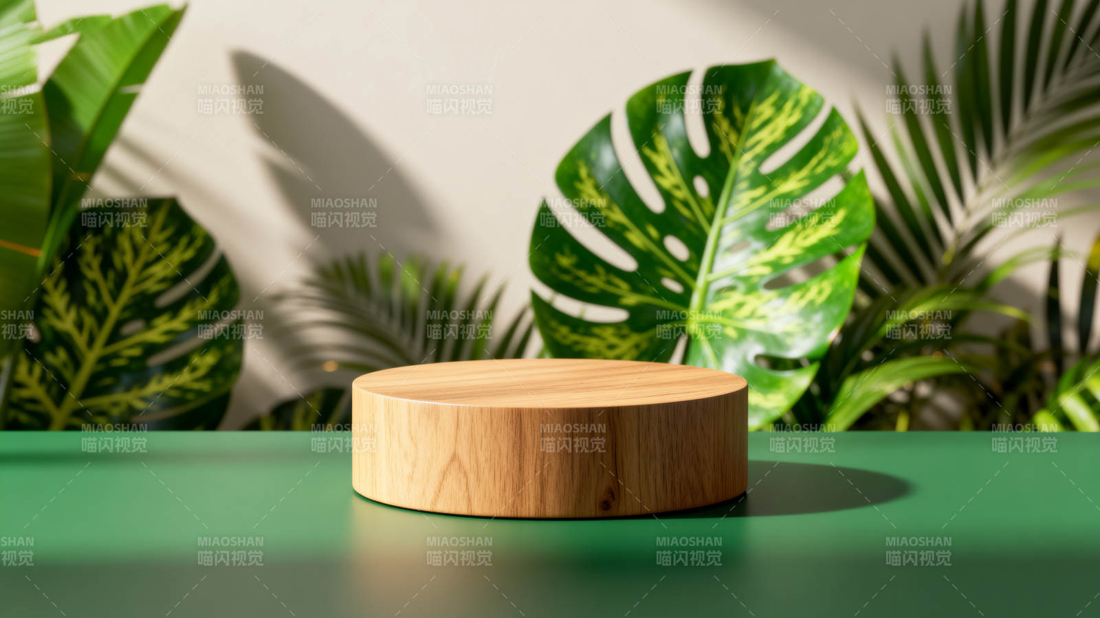 绿植环绕木台图片