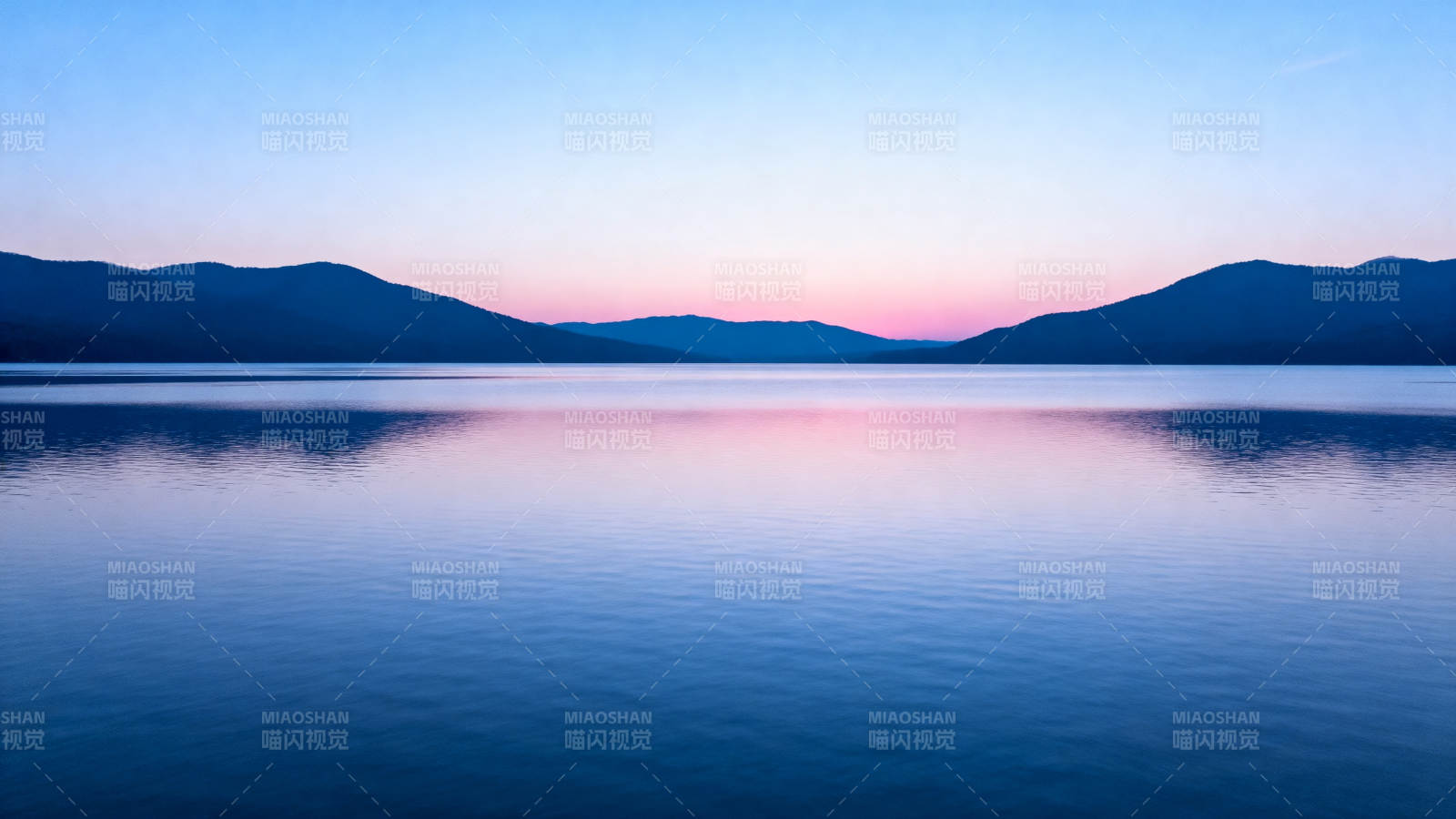 湖光山色映晚霞图片