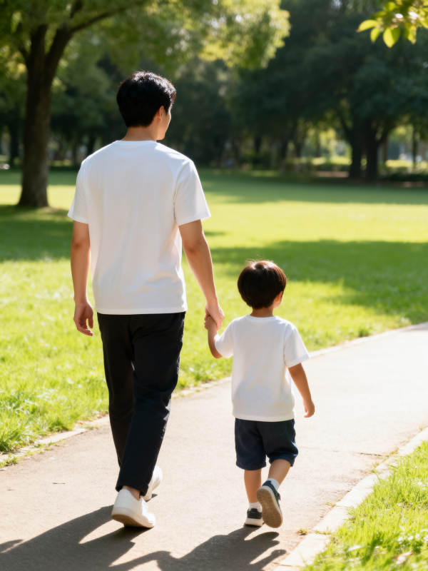 父子公园散步图片