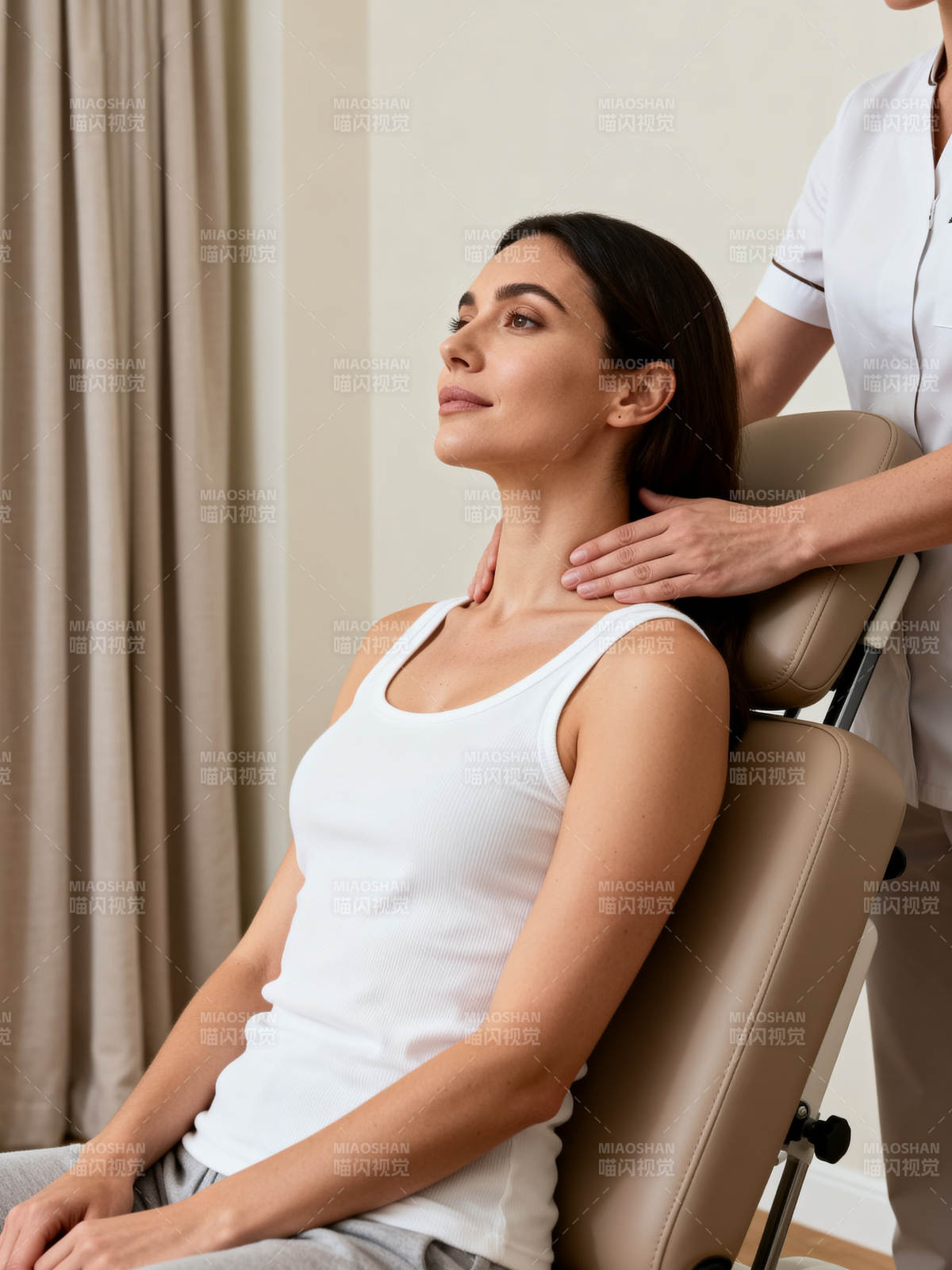 颈部按摩放松时刻图片