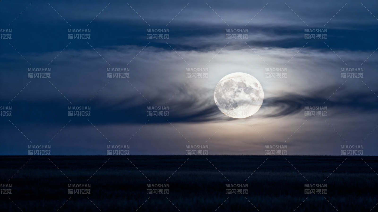 月照云海夜景图片
