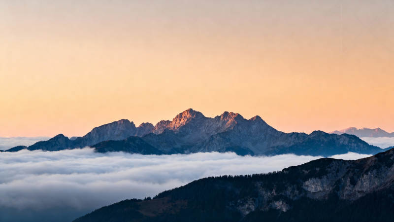 云海日出山巅图片