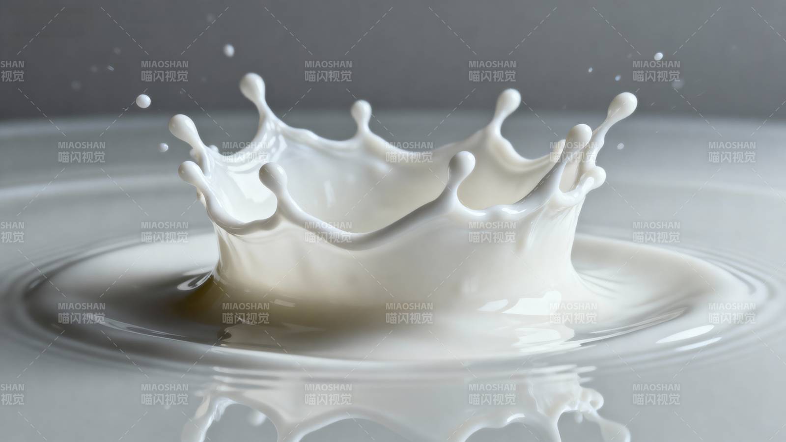 牛奶飞溅瞬间图片