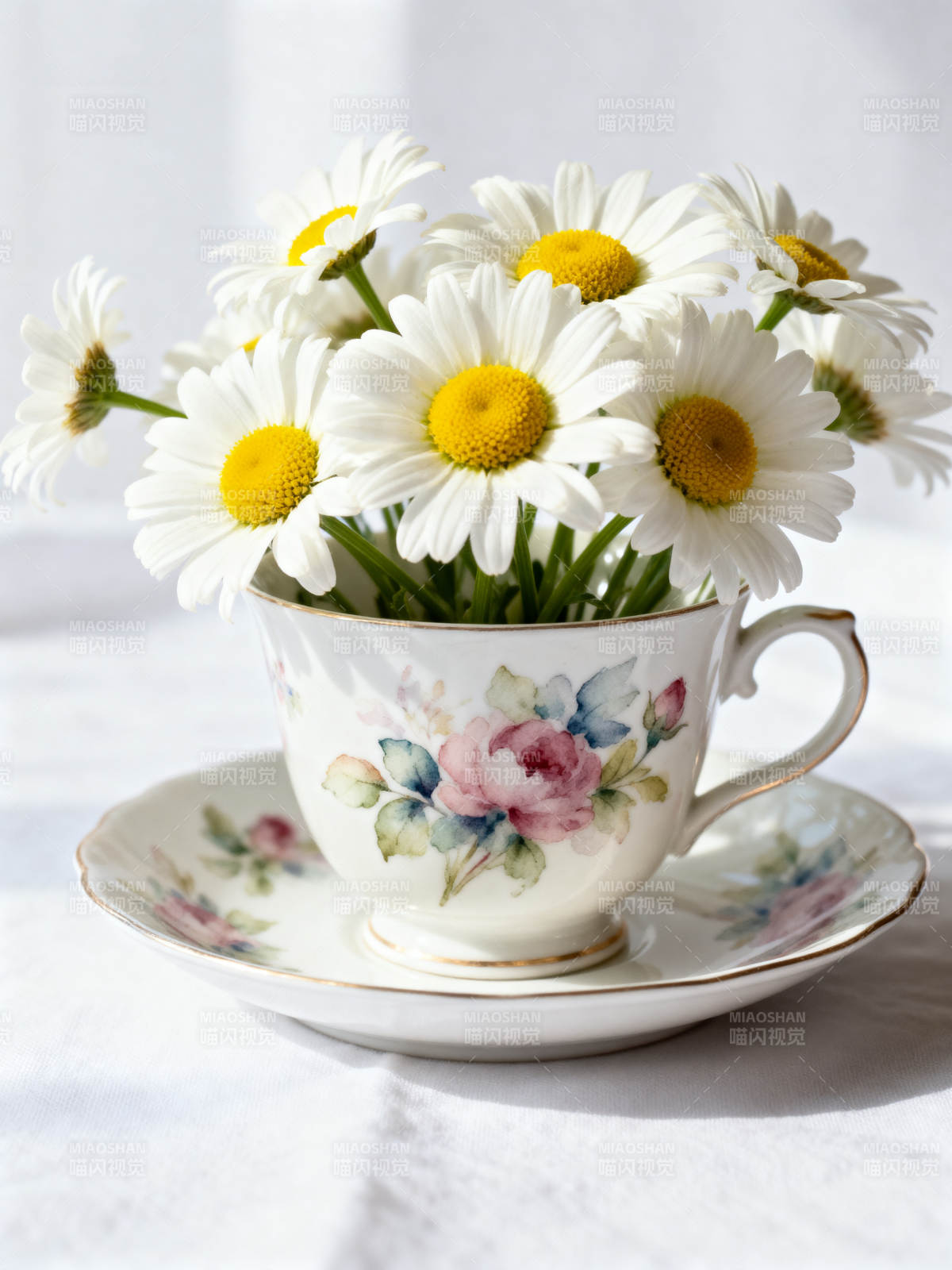 雏菊茶杯花艺图片