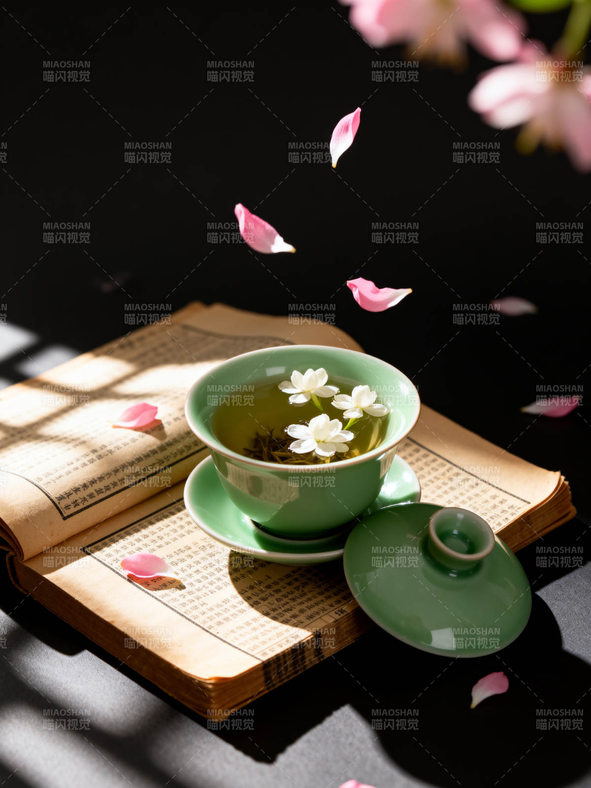 茶香花影书卷间图片