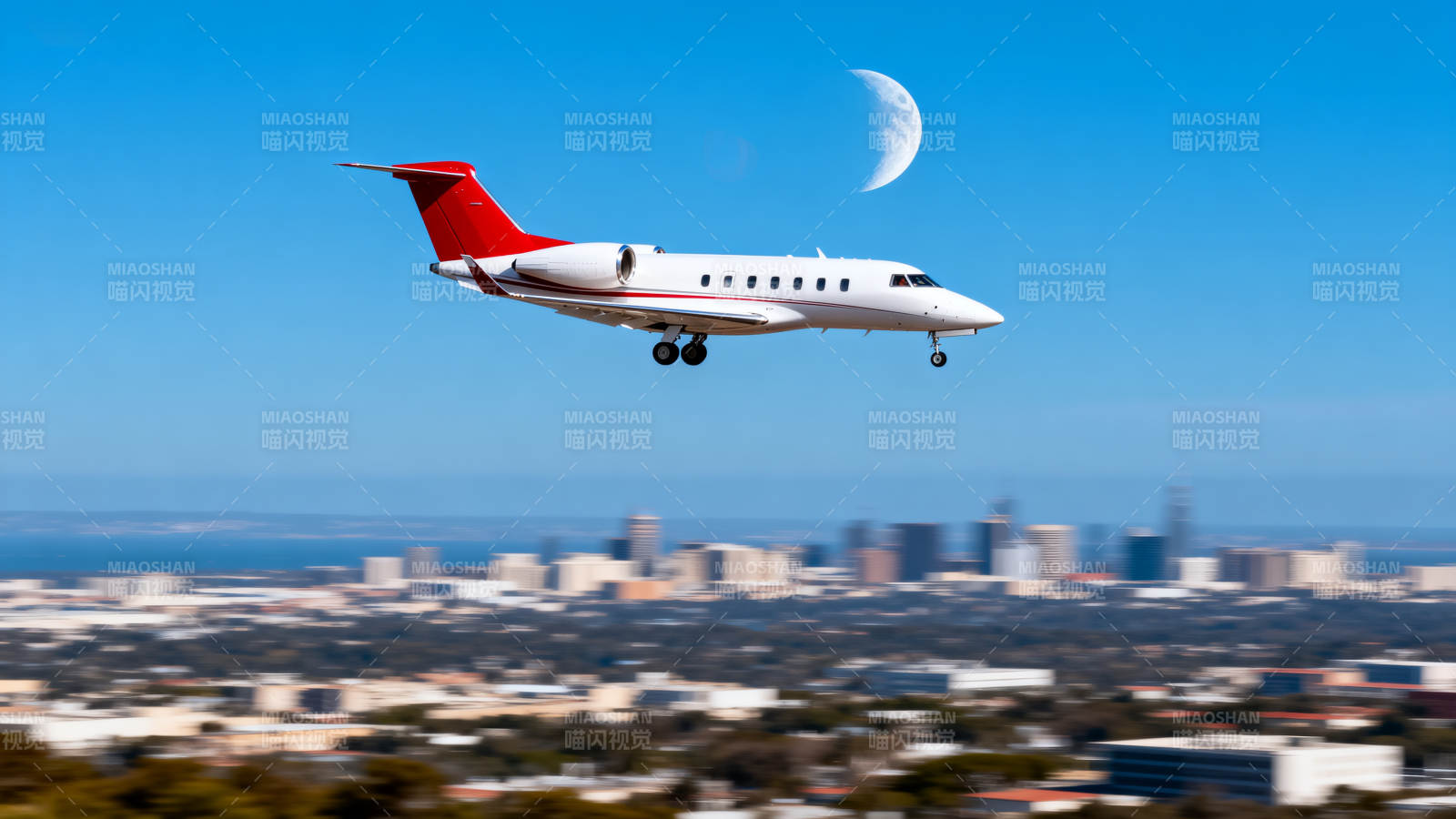 飞机飞越城市上空图片