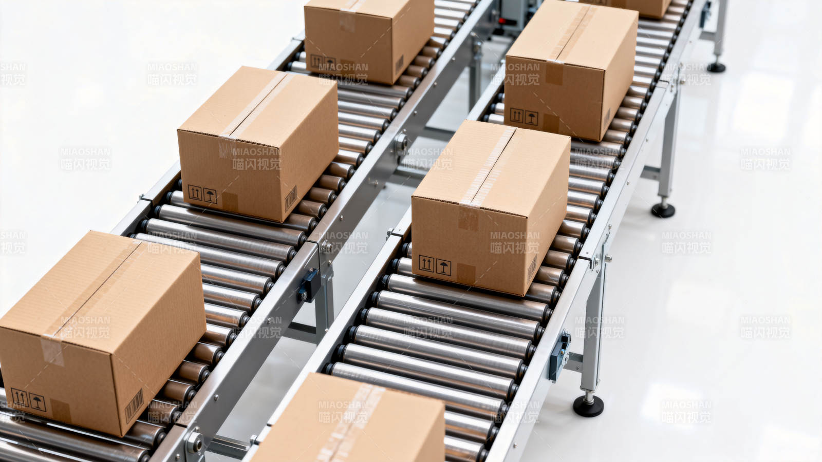 传送带上的纸箱图片