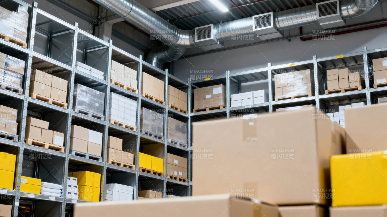 仓库货架储物箱图片