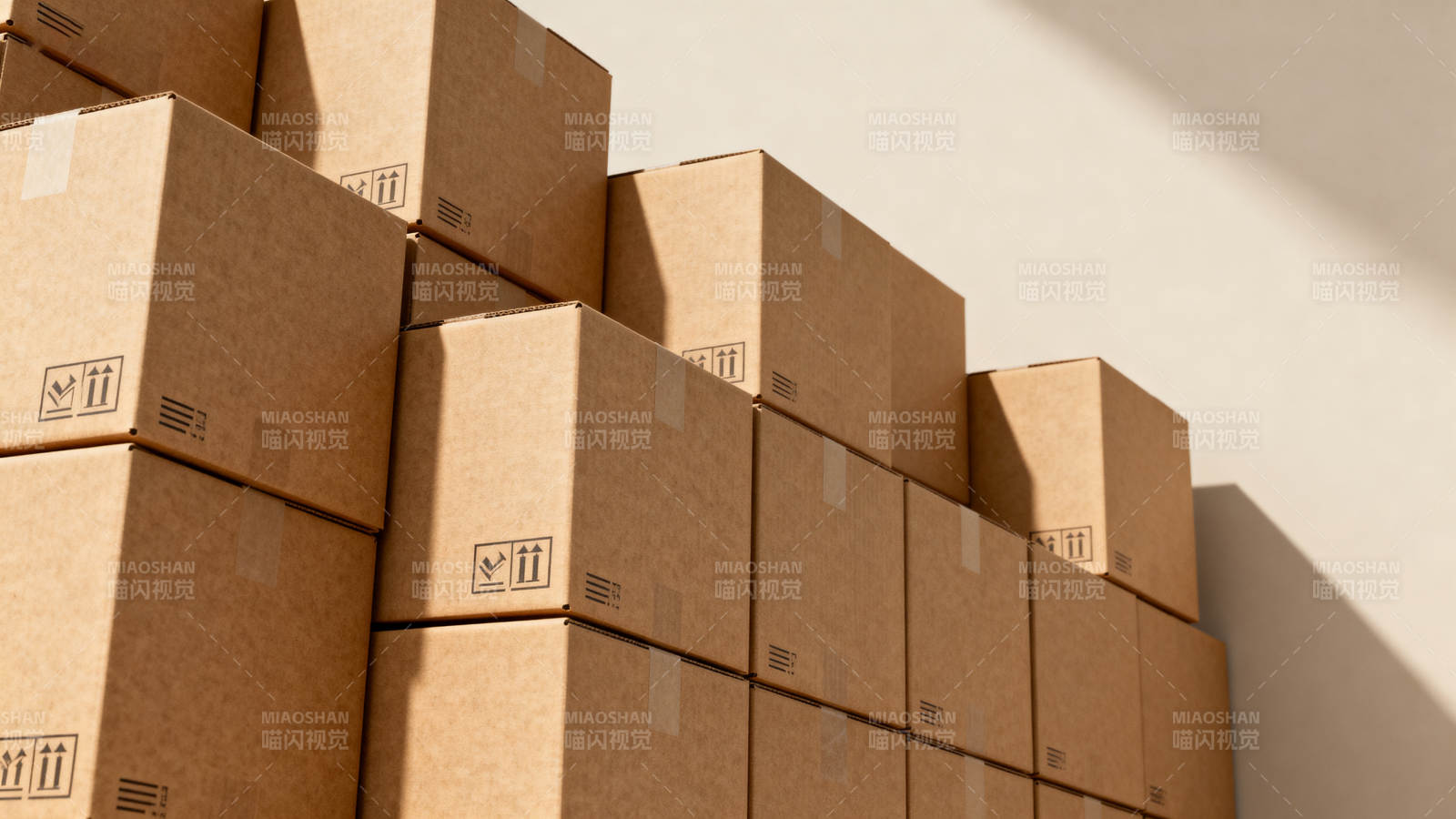堆叠的纸箱图片