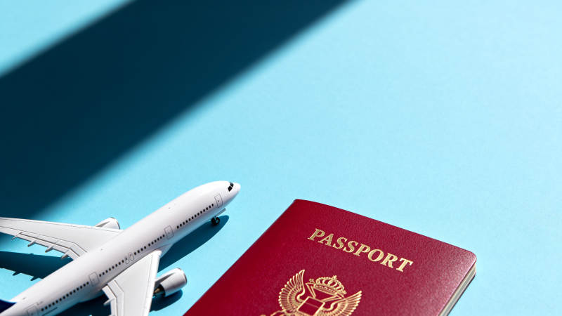 护照与飞机模型图片