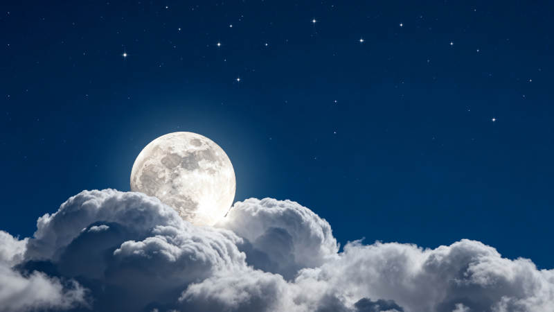 明月云海夜空图片