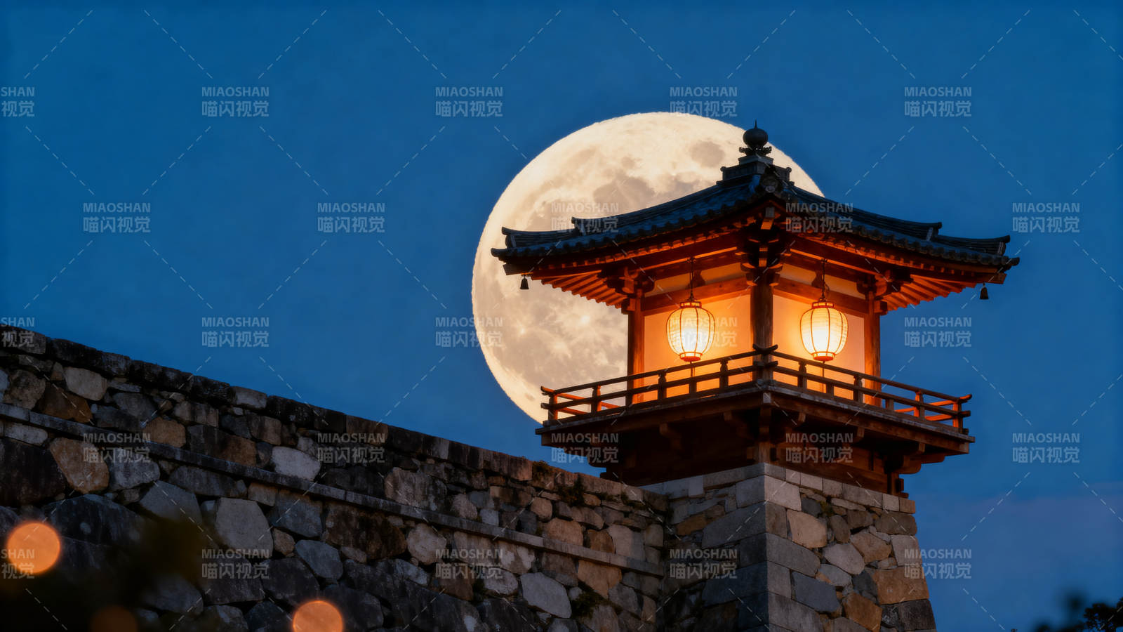 月下古塔灯火明图片