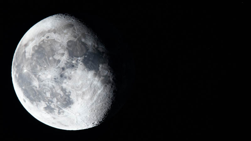 月球半影夜空图片