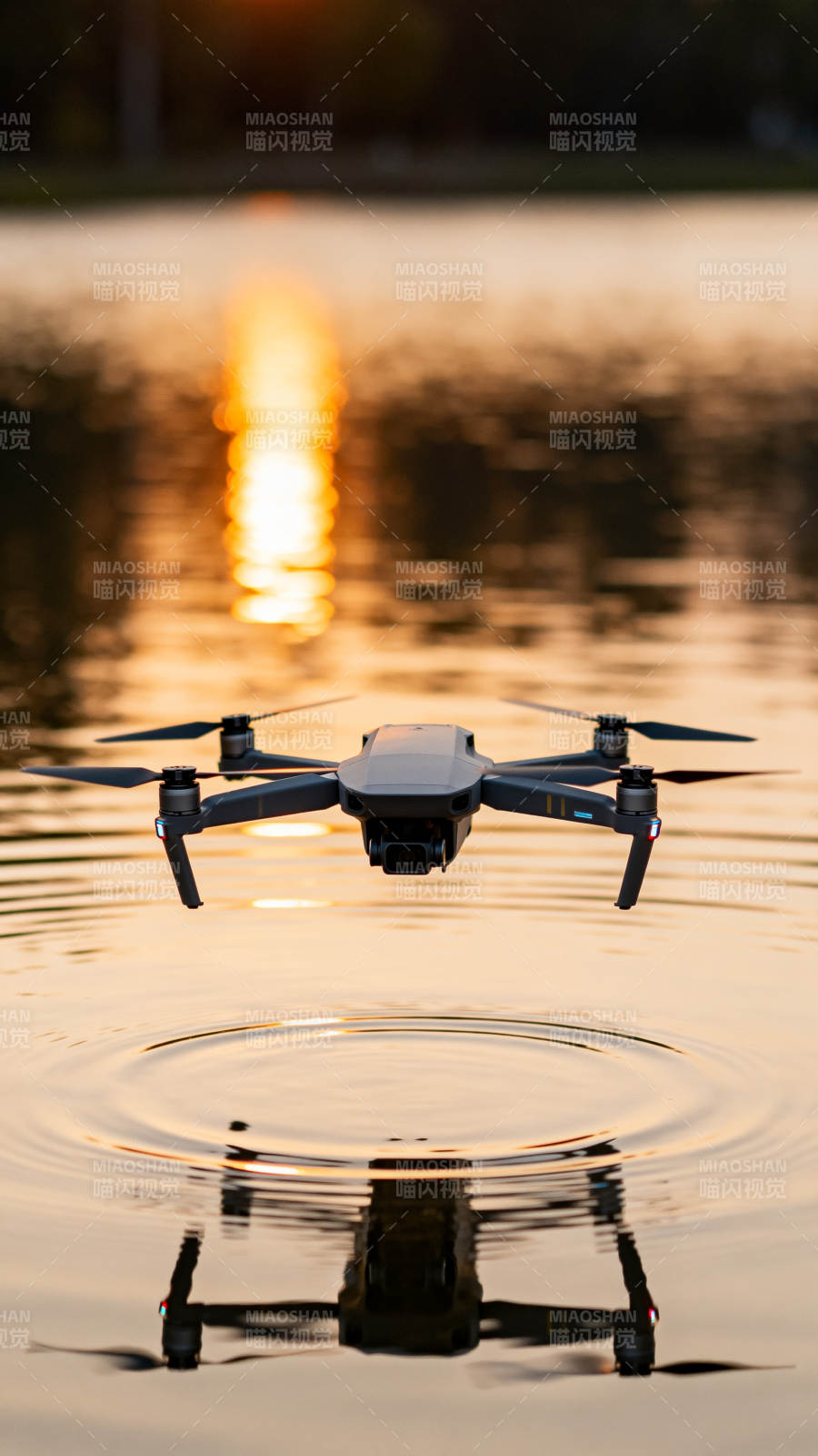 无人机水面倒影图片