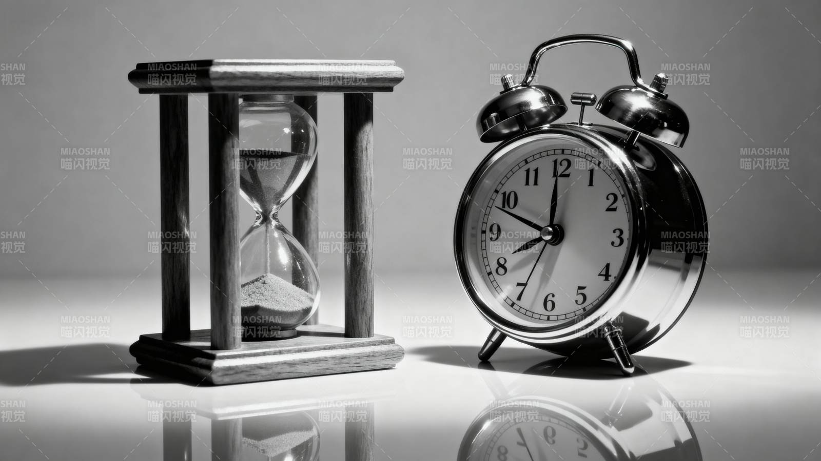 时光流转 钟表相伴图片