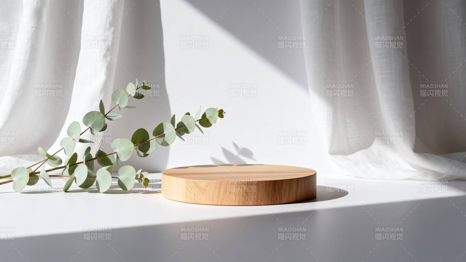 光影下的静谧角落图片