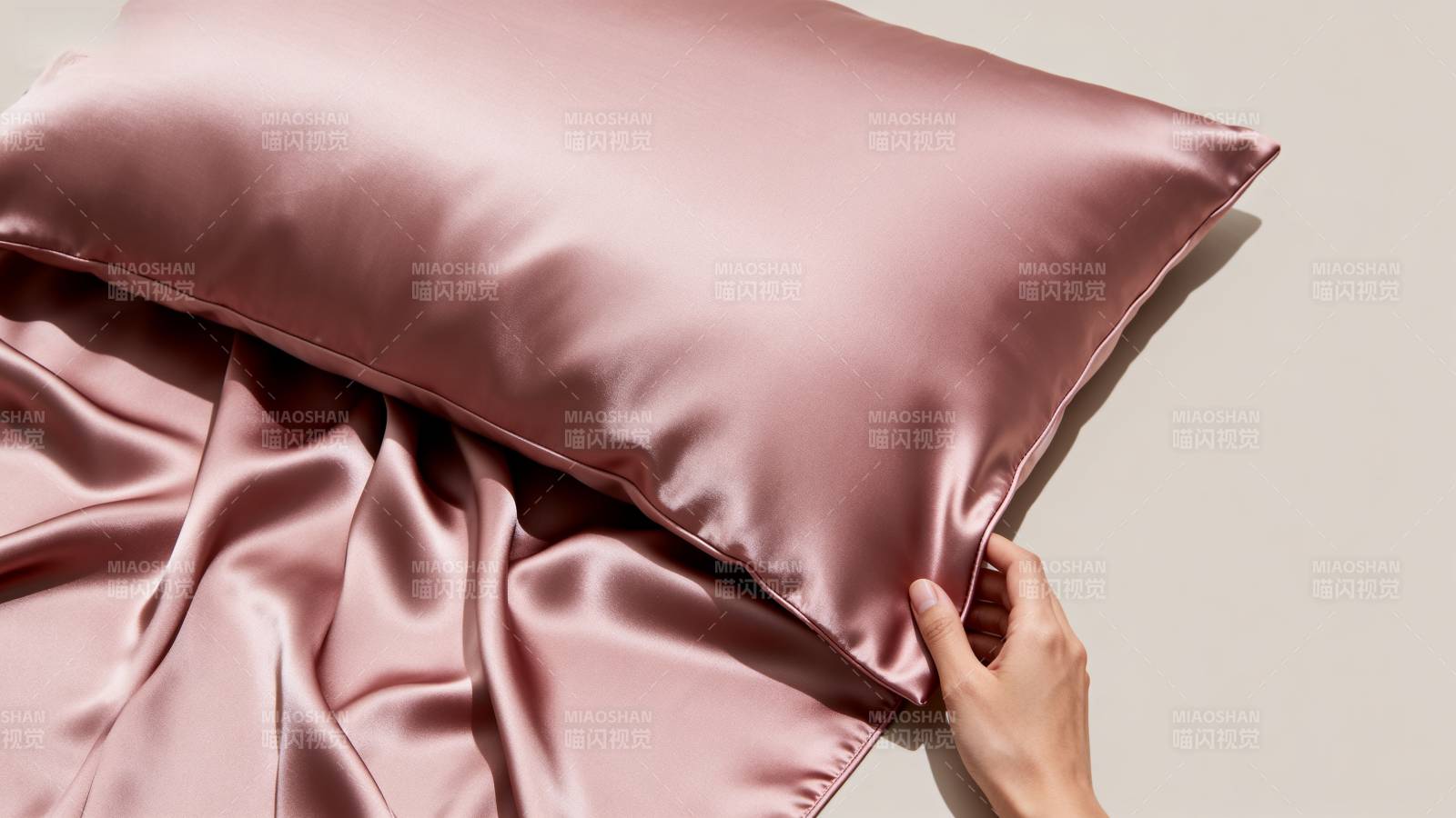 丝滑粉红枕套图片