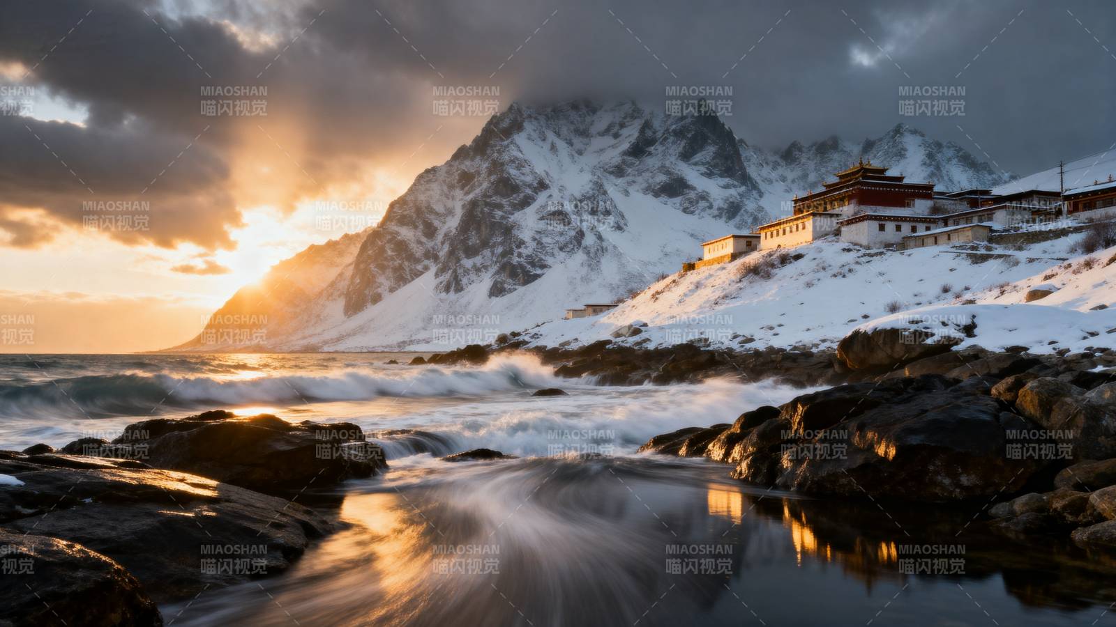 雪山日出海岸风光图片